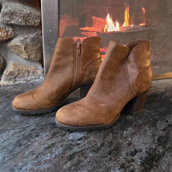 Clarks Shoes - NWOT Clarks Verona Trish Brown Leather Boots Size 8.5